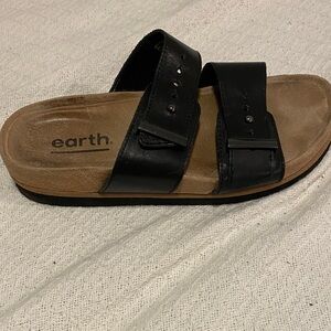 Earth Black and Brown Sandals